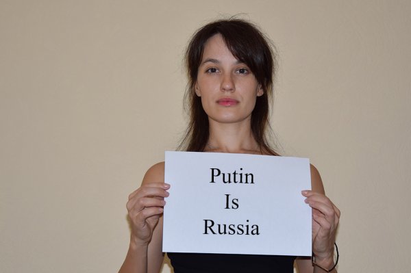 Лена Миро оскорбила главу Роскомнадзора и призвала Путина вмешаться